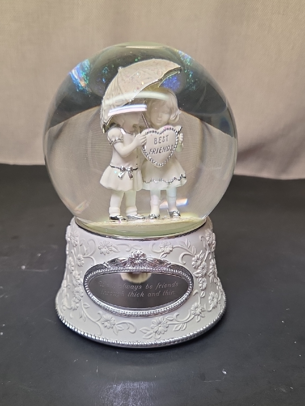 Best Friends Musical Snow Globe." Thats What Friends Are For" Song